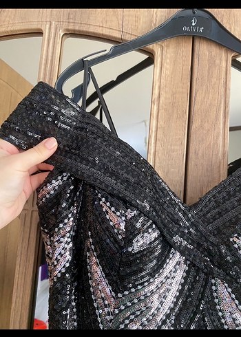 V Yaka Siyah Desenli Uzun Abiye Elbise - Görsel 3