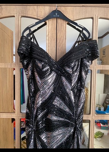 V Yaka Siyah Desenli Uzun Abiye Elbise - Görsel 2