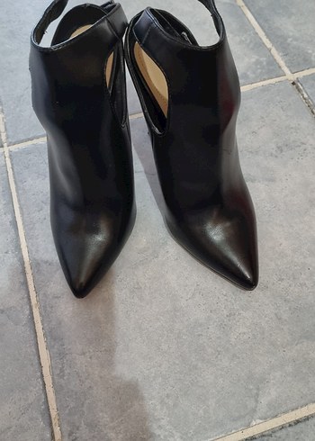 Zara orjinal Siyah Deri Tokalı Stiletto Topuklu Kadın Ayakkabı