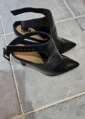 38 Beden siyah Renk Zara orjinal Siyah Deri Tokalı Stiletto Topuklu Kadın Ayakkabı
