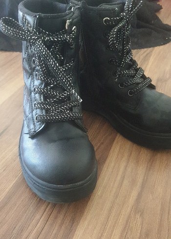 29 Beden Kızlar için Siyah Goth Tarzı Tokalı Bot