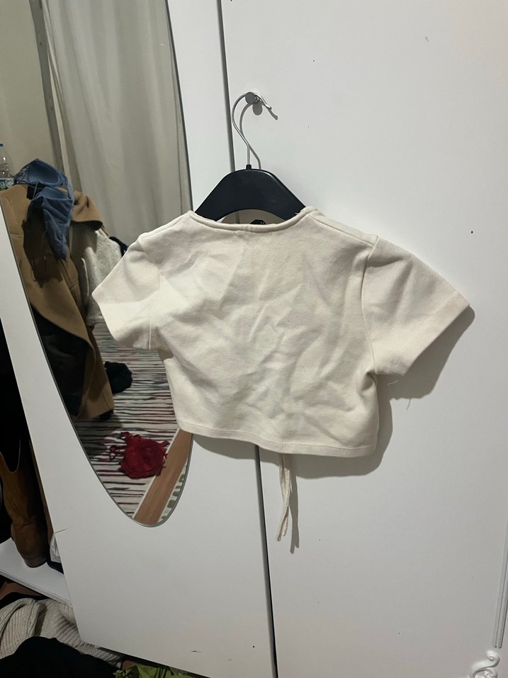 Zara Beyaz V Yaka Kısa Crop Top - Görsel 3