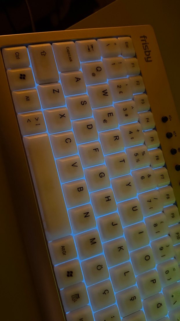 USB Bağlantılı Beyaz Klavye , harfler alttan mavi ışıklı - Görsel 3