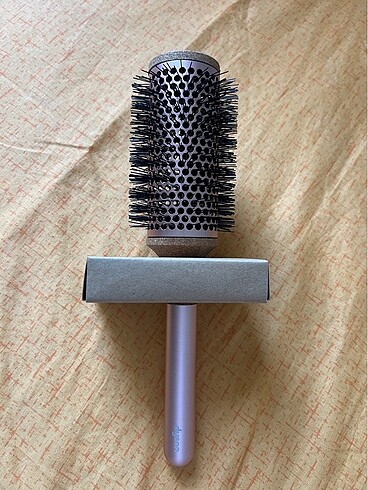 Dyson saç tarağı ve fırçası