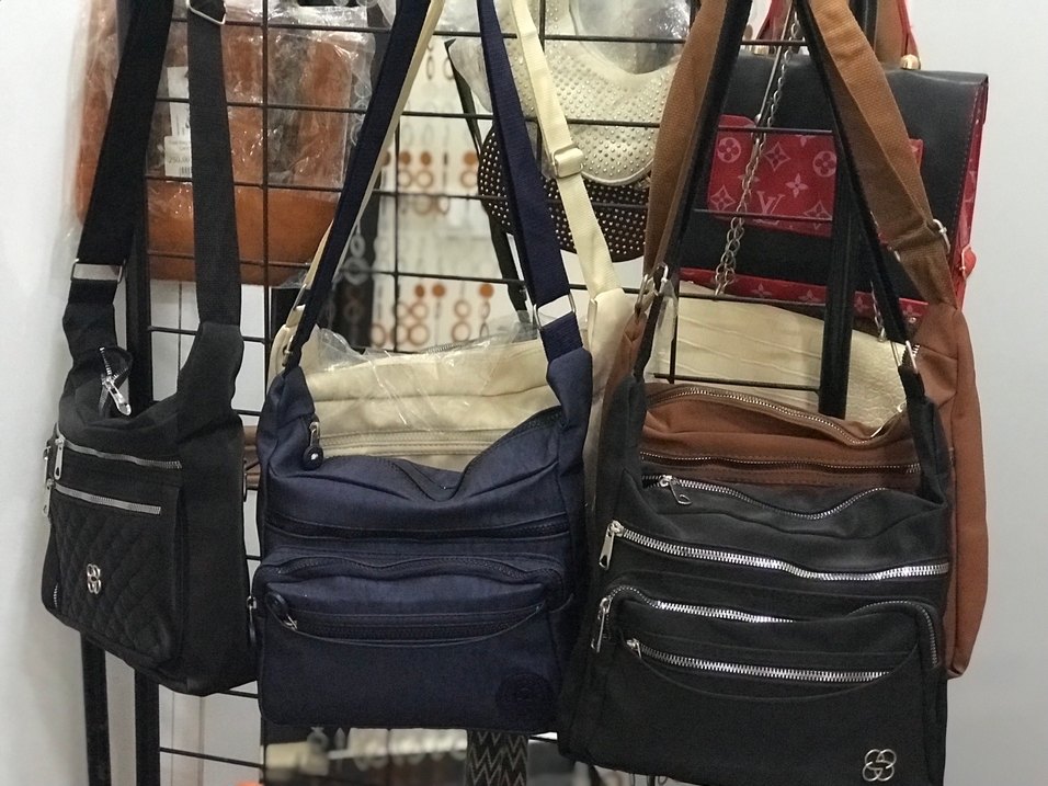 Kadın Siyah Fermuarlı Çapraz Çanta - Görsel 3