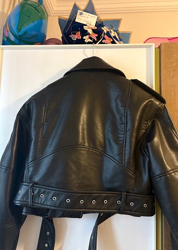 Zara Siyah Kemerli Kısa Deri Biker Ceket - Görsel 3