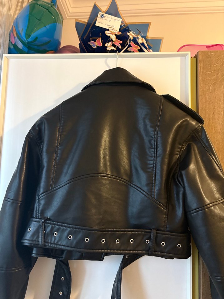 Zara Siyah Kemerli Kısa Deri Biker Ceket - Görsel 3
