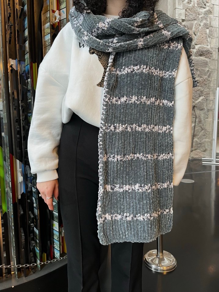 Gri Çizgili Örgü Kadın Şal - Görsel 2