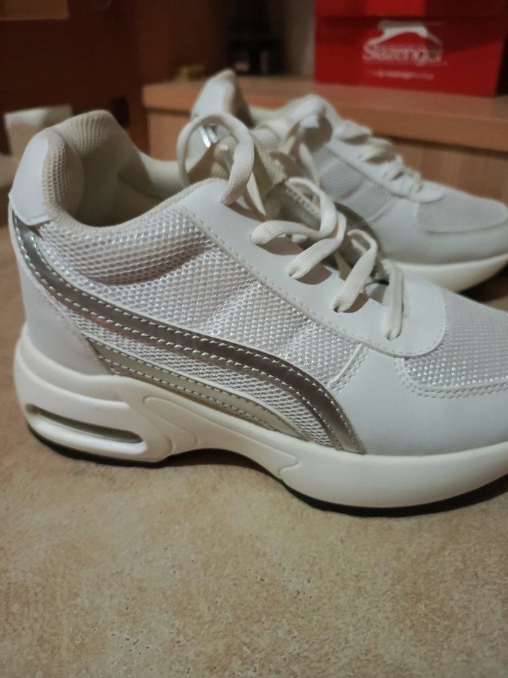 Beyaz Gri Dolgu Topuklu Spor Ayakkabı - Görsel 2