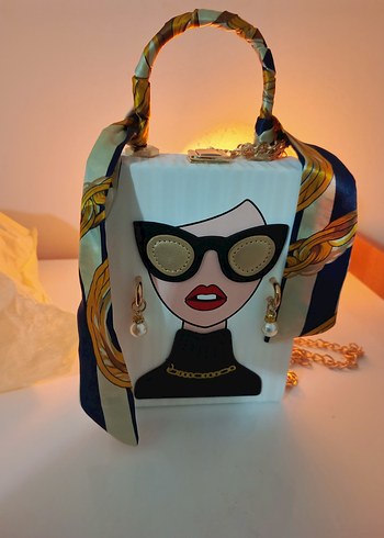 Zincir Detaylı Parlak Desenli Kadın Çanta - Görsel 10