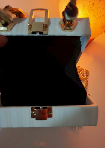 Zincir Detaylı Parlak Desenli Kadın Çanta - Görsel 8