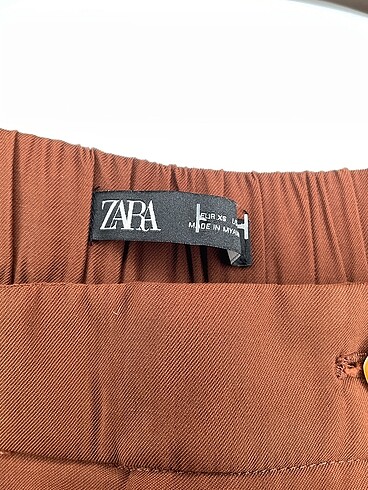 xs Beden çeşitli Renk Zara Kumaş Pantolon %70 İndirimli.