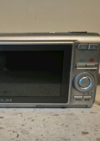 Casio Exilim serisi kompakt dijital fotoğraf makinesidir - Görsel 2