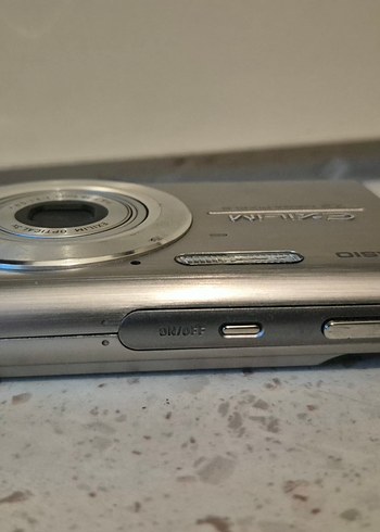 Casio Exilim serisi kompakt dijital fotoğraf makinesidir - Görsel 3