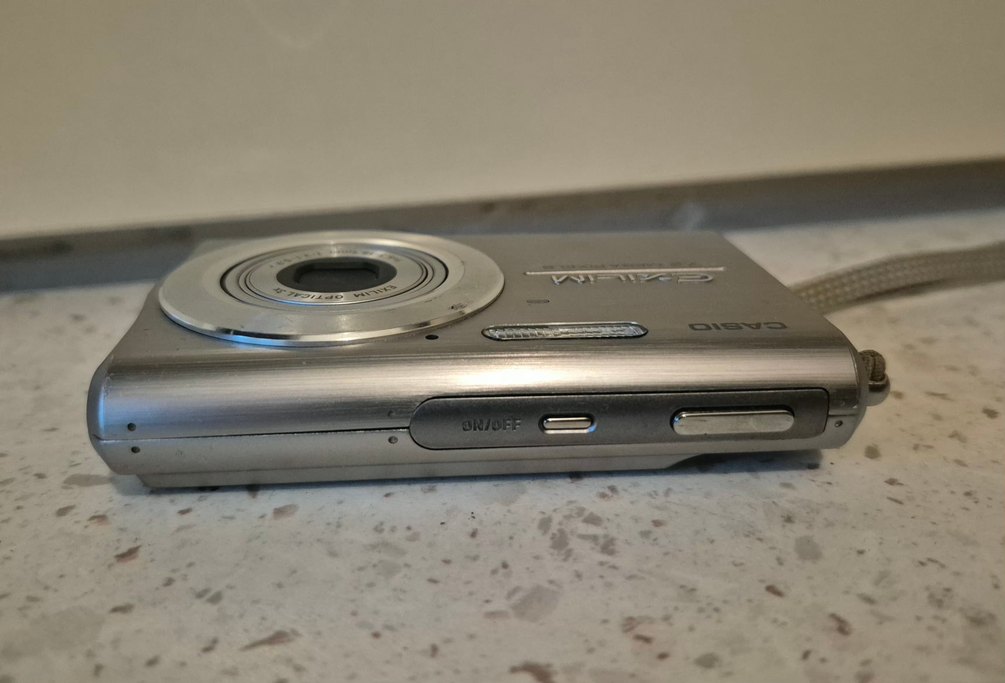 Casio Exilim serisi kompakt dijital fotoğraf makinesidir - Görsel 3