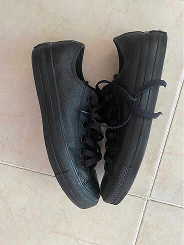 37 Beden siyah Renk Orjinal Deri Converse
