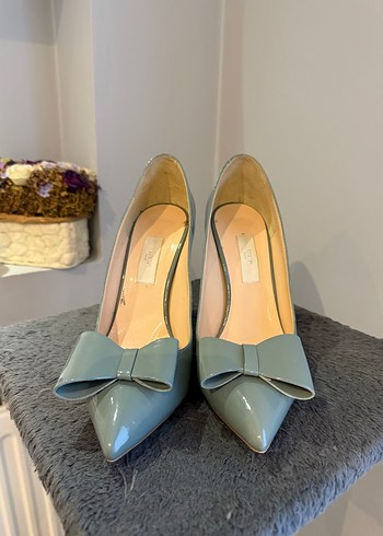 Uçuk yeşil griye bakan Parlak Rugan İnce Topuklu Kadın Ayakkabı - Görsel 2