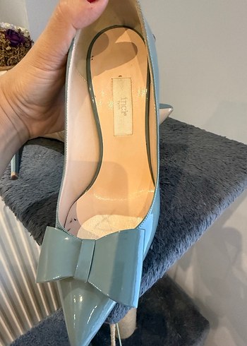 Uçuk yeşil griye bakan Parlak Rugan İnce Topuklu Kadın Ayakkabı - Görsel 4