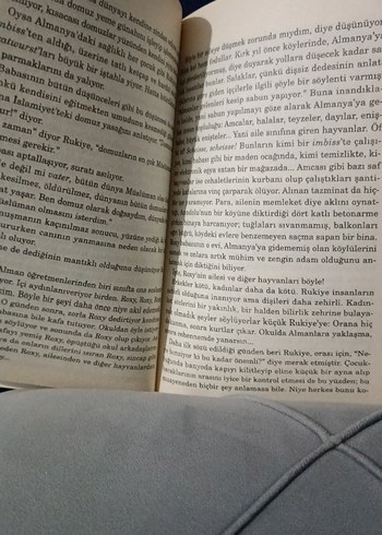 Leyla'nın Evi - 90. Baskı Roman - Görsel 3