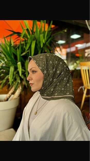 Armine Eşarp