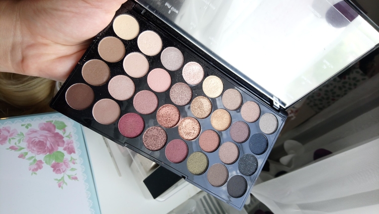 makeup revolution flawless eyeshadow paleti