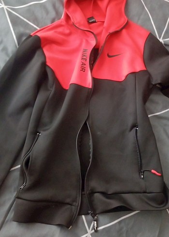 Nike Siyah Kirmizi Spor Fermuarli Ceket