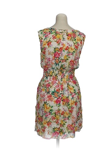42 Beden PreLoved Kısa Elbise %70 İndirimli.