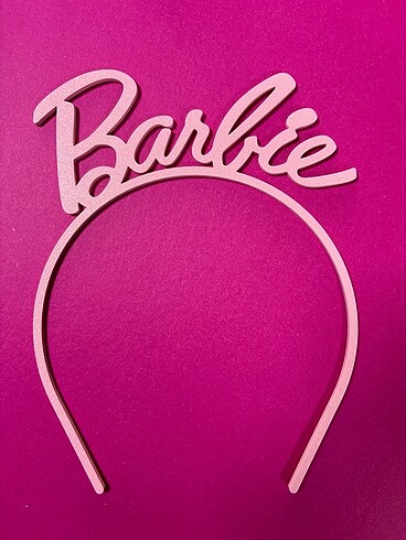 Barbie yazılı taç