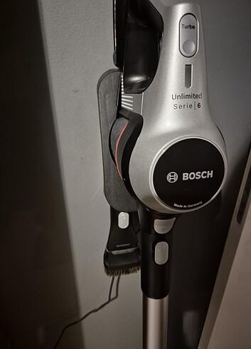  Beden Bosch BCS612KA2 dikey şarjlı süpürge gri 