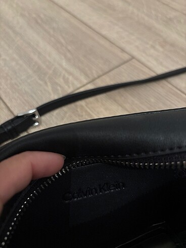  Beden siyah Renk Calvin klein askılı canta