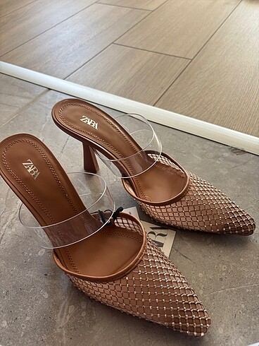 Zara taşlı topuklu