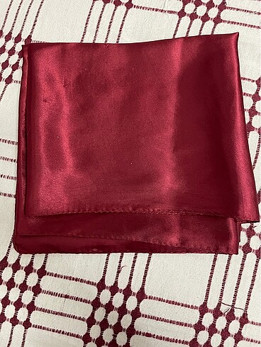 Bordo eşarp