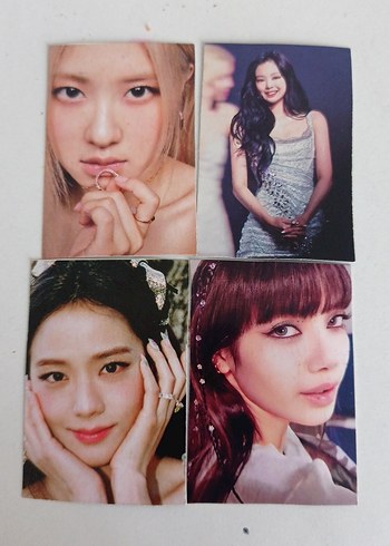  Blackpink Lisa, Rosé, Jisoo ve Jennie photocardları