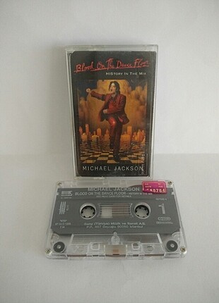 Kaset michael jackson blood on the dance floor albümü