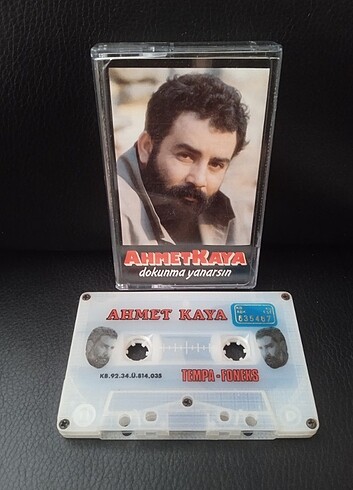 Kaset Ahmet Kaya dokunma yanarsın albümü. 1992 kemik baskı