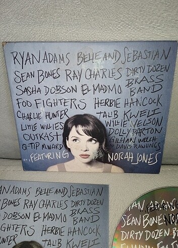 Cd Norah jones featuring. Avrupa baskı. Dinlemeyi etkilemeyen çi