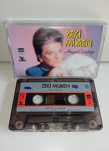 Kaset Zeki Müren hayat öpücüğü. Her iki yüzdeki stickerda yazı v