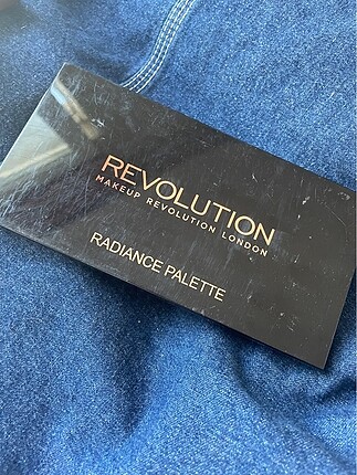 Revolution Revolution Radiance Aydınlatıcı Paleti