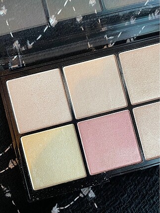  Beden Revolution Ultra Pro Glow Aydınlatıcı Paleti