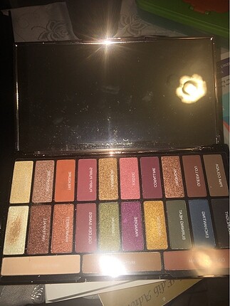 REVOLUTION TROPICAL PARADISE PALETTE