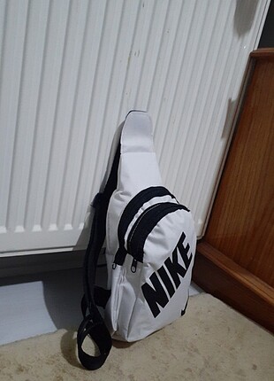 Nike Capraz canta