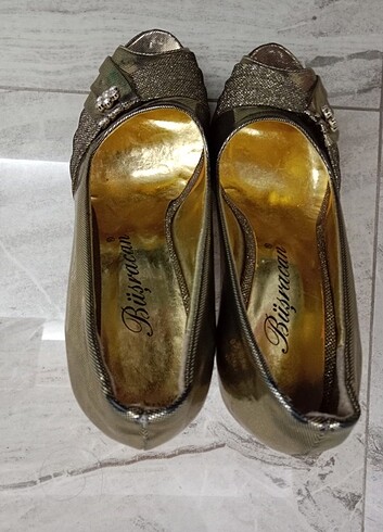 Ürün hiç kullanılmamış ancak vitrinde iken defolar oluşmuş görse - Görsel 5