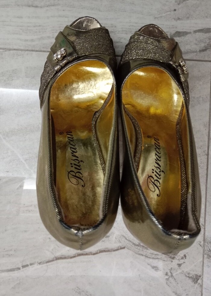 Ürün hiç kullanılmamış ancak vitrinde iken defolar oluşmuş görse - Görsel 5