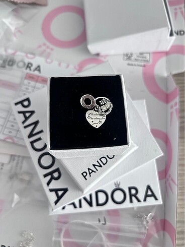 Beden Kediler ve kalp charm
