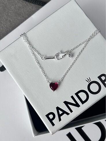 Pandora Kırmızı kalp kolye