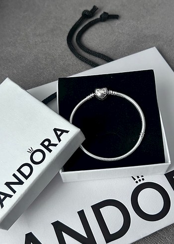 Pandora Gümüş Kalp Detaylı Bileklik