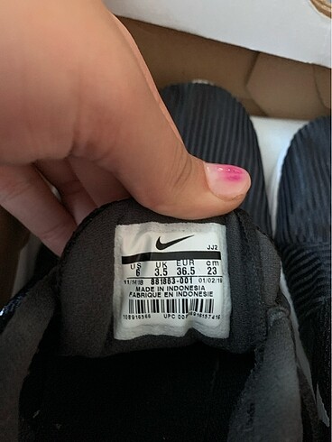35,5 Beden siyah Renk nike spor ayakkabi