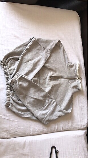 Yakası kürklü sweat