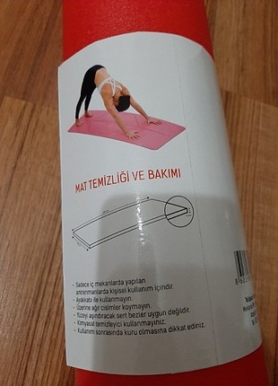 Sıfır ambalajında kırmızı mat