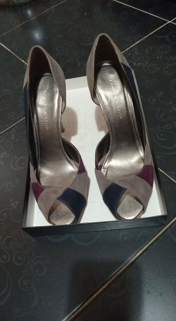 Gri Süet Stiletto Topuklu Kadın Ayakkabı - Görsel 3